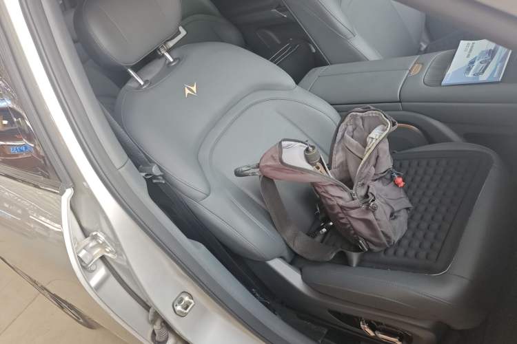 Used Dongfeng eπ eπ008 2024 210Max Range-Extended Version 6 Seats Right Front Seat