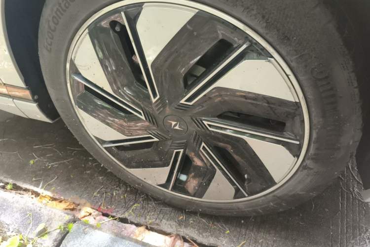 Used Dongfeng eπ eπ008 2024 636Max All-Electric Version 6 Seats Right Front Wheel Hub