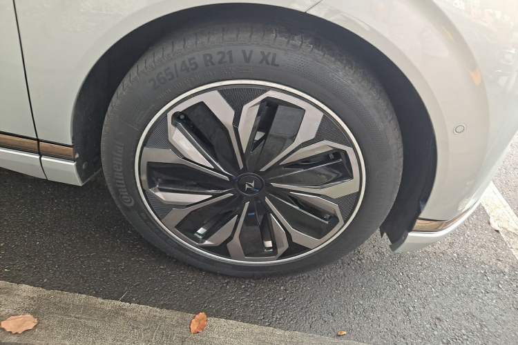 Used Dongfeng eπ eπ008 2024 210Max Range-Extended Version 6 Seats Right Front Wheel Hub