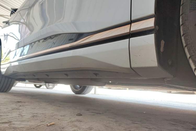 Used Dongfeng eπ eπ008 2024 210Max Range-Extended Version 6 Seats Right Side Sill