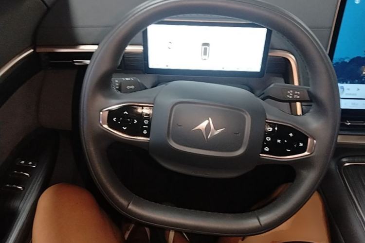 Used Dongfeng eπ eπ008 2024 210Max Range-Extended Version 6 Seats Steering Wheel