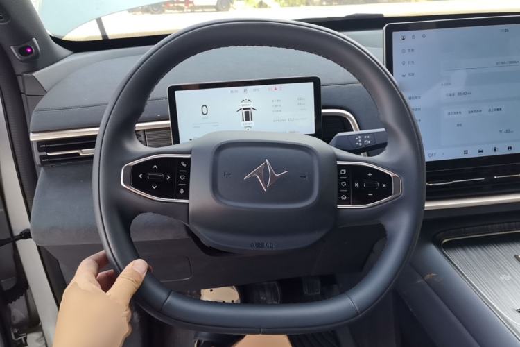Used Dongfeng eπ eπ008 2024 636Max All-Electric Version 6 Seats Steering Wheel