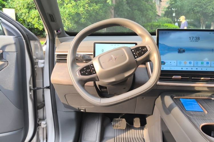 Used Dongfeng eπ eπ008 2024 210Max Range-Extended Version 6 Seats Steering Wheel