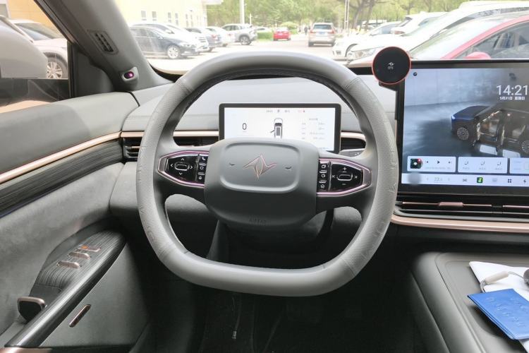 Used Dongfeng eπ eπ008 2024 210Max Range-Extended Version 6 Seats Steering Wheel