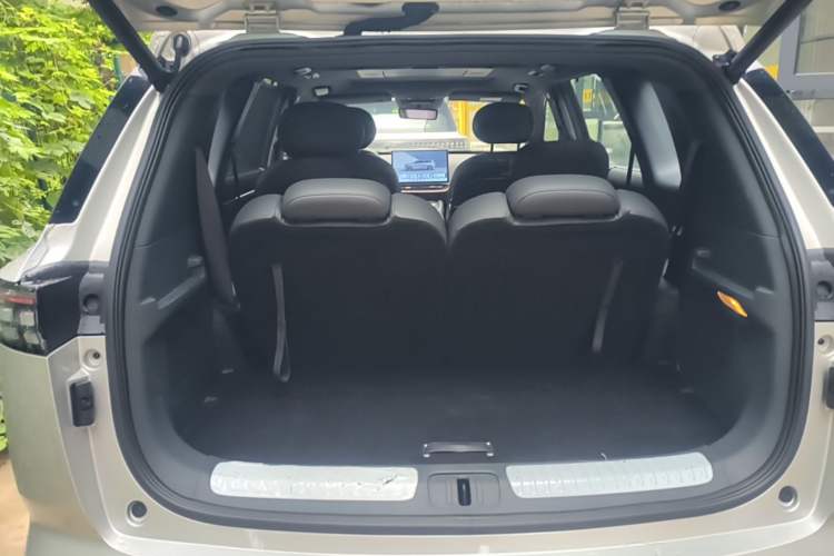 Used Dongfeng eπ eπ008 2024 210Max Range-Extended Version 6 Seats Trunk