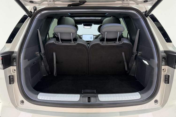 Used Dongfeng eπ eπ008 2024 210Max Range-Extended Version 6 Seats Trunk