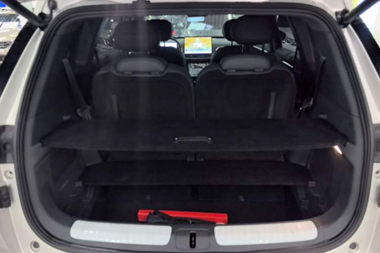 Used Dongfeng eπ eπ008 2024 210Max Range-Extended Version 6 Seats Trunk
