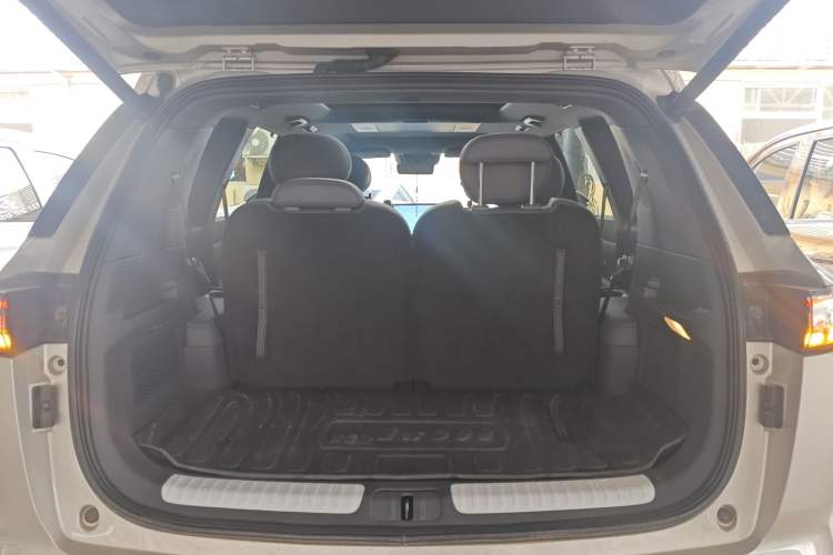 Used Dongfeng eπ eπ008 2024 210Max Range-Extended Version 6 Seats Trunk