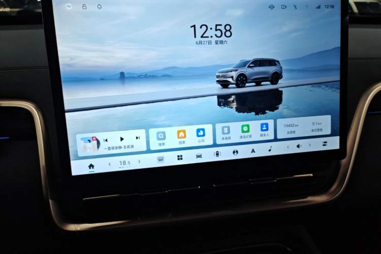 Used Dongfeng eπ eπ008 2024 210Max Range-Extended Version 6 Seats Audio And AC Panel