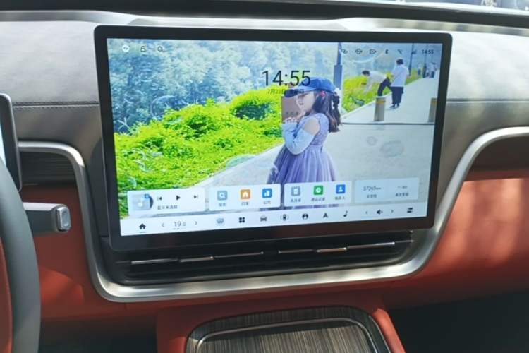 Used Dongfeng eπ eπ008 2024 210Max Range-Extended Version 6 Seats Audio And AC Panel