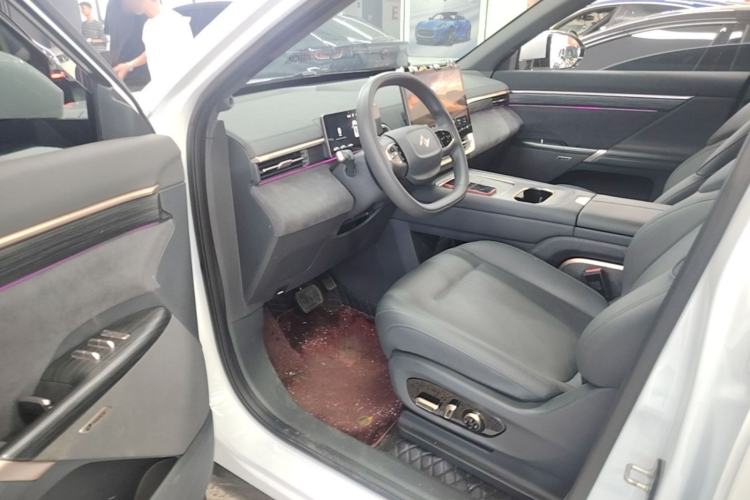 Used Dongfeng eπ eπ008 2024 210Max Range-Extended Version 6 Seats Driver Seat