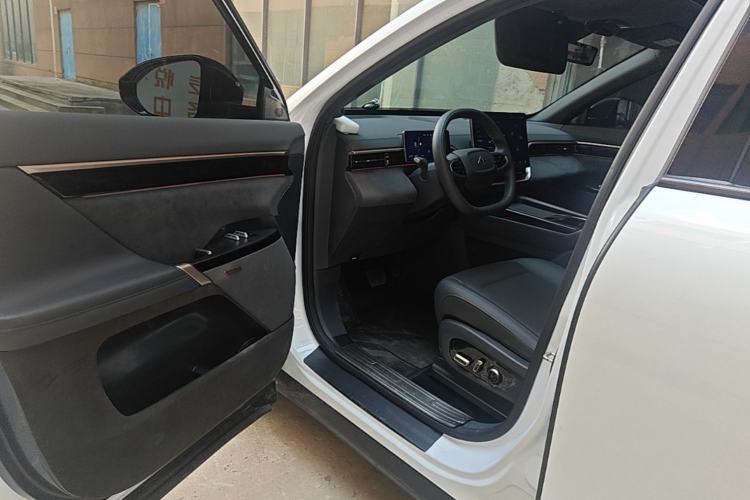 Used Dongfeng eπ eπ008 2024 210Max Range-Extended Version 6 Seats Driver Seat