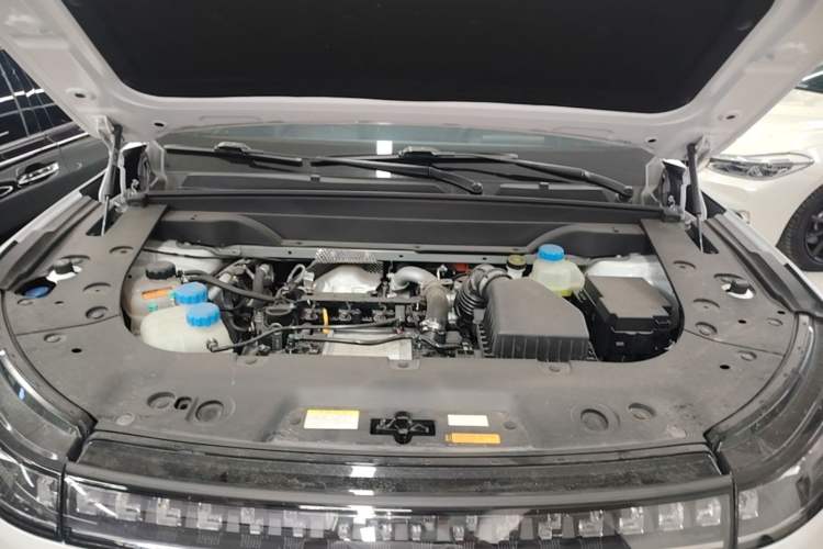 Used Dongfeng eπ eπ008 2024 210Max Range-Extended Version 6 Seats Engine Bay