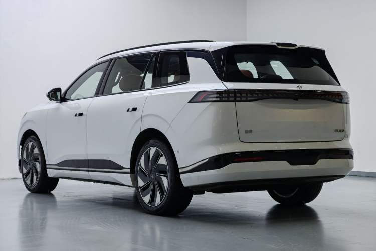 Used Dongfeng eπ eπ008 2024 636Max All-Electric Version 6 Seats Exterior 3