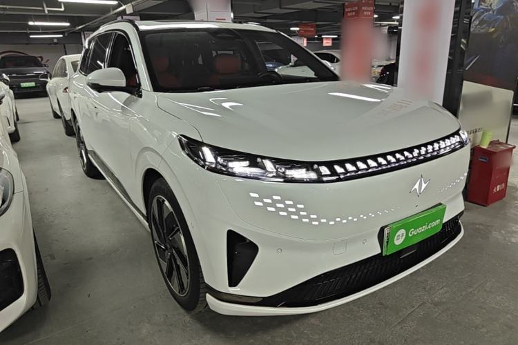 Used Dongfeng eπ eπ008 2024 636Max All-Electric Version 6 Seats Front Right 45 Deg