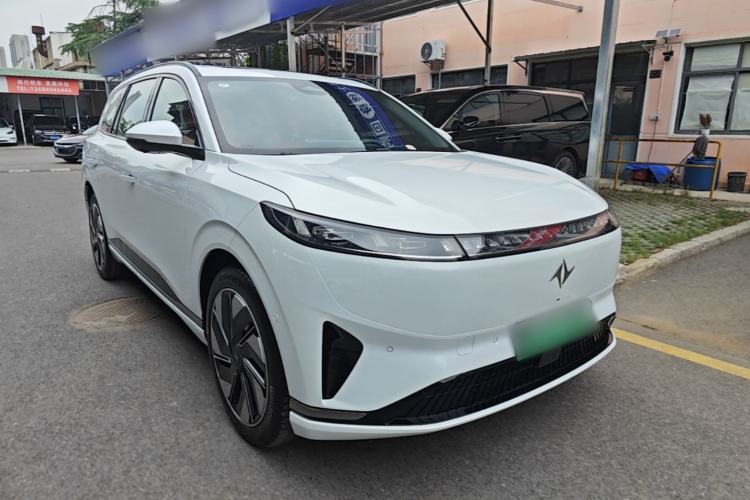 Used Dongfeng eπ eπ008 2024 636Max All-Electric Version 6 Seats Front Right 45 Deg