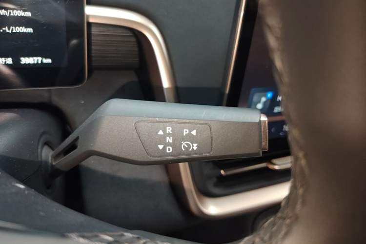 Used Dongfeng eπ eπ008 2024 210Max Range-Extended Version 6 Seats Gear Lever