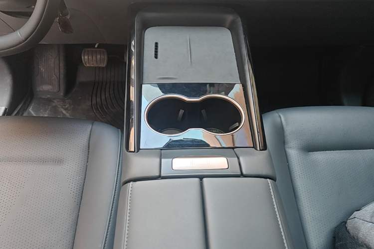 Used Dongfeng eπ eπ008 2024 210Max Range-Extended Version 6 Seats Gear Lever
