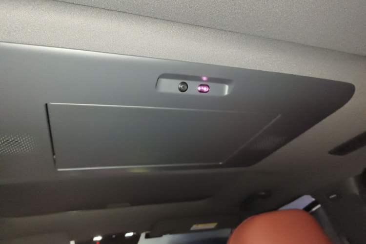Used Dongfeng eπ eπ008 2024 210Max Range-Extended Version 6 Seats Headliner