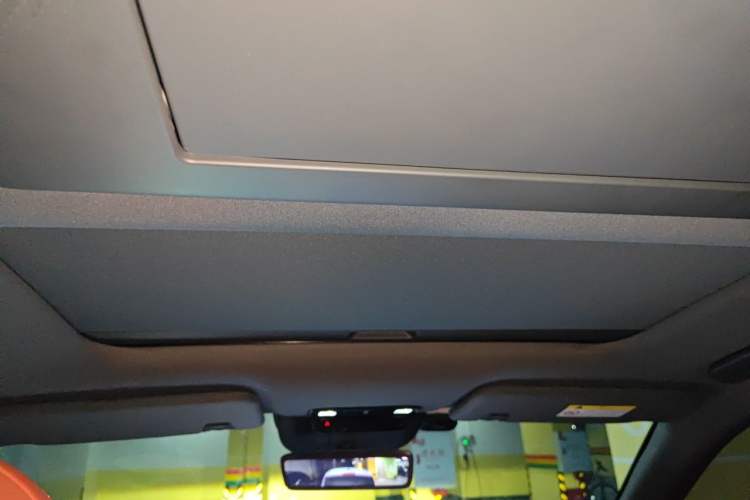 Used Dongfeng eπ eπ008 2024 210Max Range-Extended Version 6 Seats Headliner
