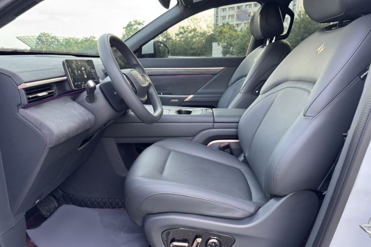 Used Dongfeng eπ eπ008 2024 210Max Range-Extended Version 6 Seats Interior 3