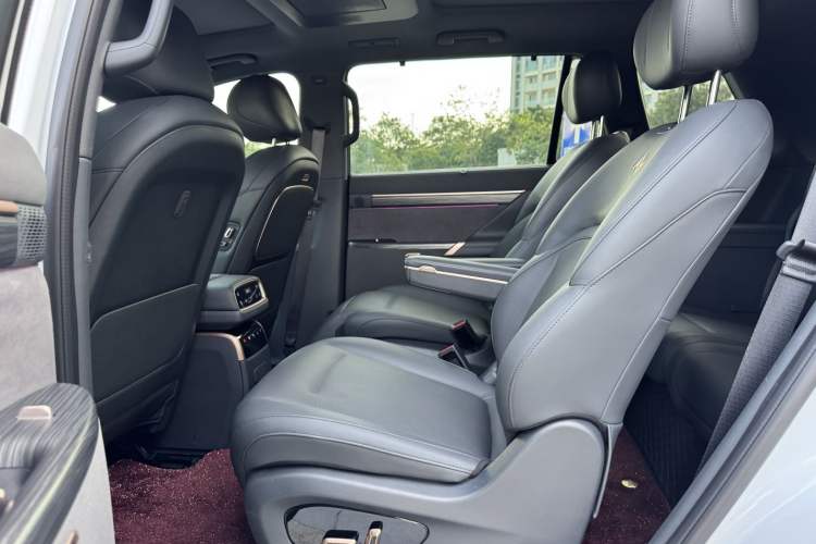 Used Dongfeng eπ eπ008 2024 210Max Range-Extended Version 6 Seats Interior 4