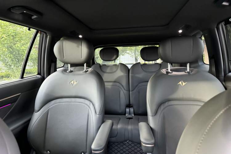 Used Dongfeng eπ eπ008 2024 210Max Range-Extended Version 6 Seats Interior 8