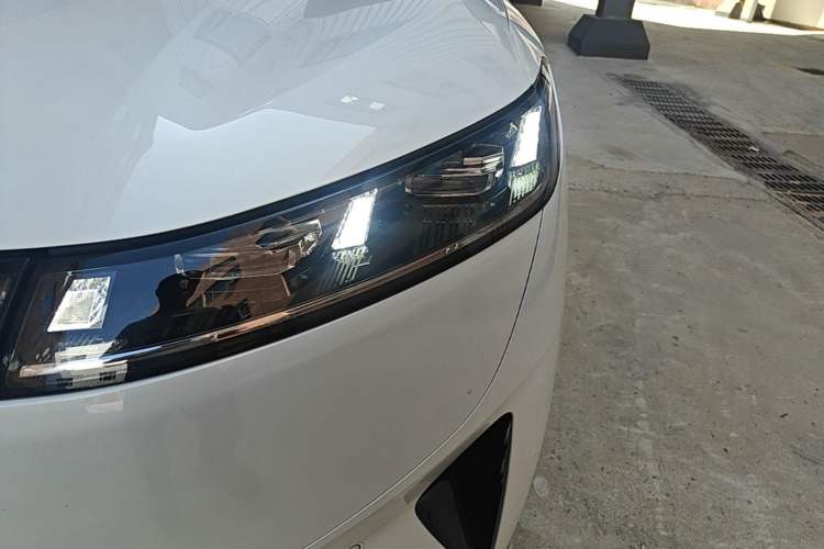 Used Dongfeng eπ eπ008 2024 210Max Range-Extended Version 6 Seats Left Front Headlight