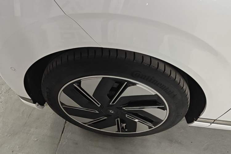 Used Dongfeng eπ eπ008 2024 636Max All-Electric Version 6 Seats Left Front Wheel Hub