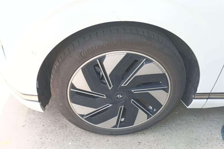 Used Dongfeng eπ eπ008 2024 210Max Range-Extended Version 6 Seats Left Front Wheel Hub