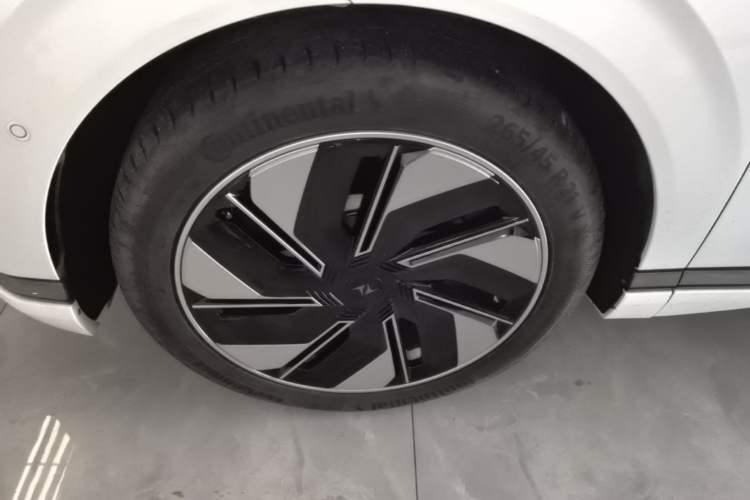 Used Dongfeng eπ eπ008 2024 636Max All-Electric Version 6 Seats Left Front Wheel Hub