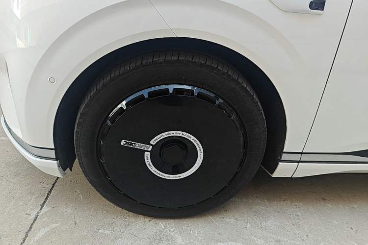Used Dongfeng eπ eπ008 2024 210Max Range-Extended Version 6 Seats Left Front Wheel Hub