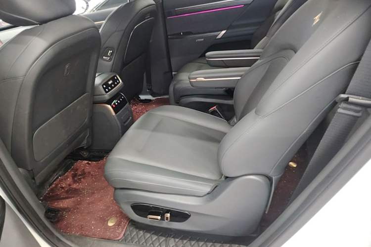 Used Dongfeng eπ eπ008 2024 210Max Range-Extended Version 6 Seats Left Rear Seat