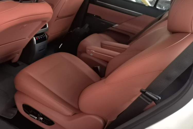 Used Dongfeng eπ eπ008 2024 636Max All-Electric Version 6 Seats Left Rear Seat