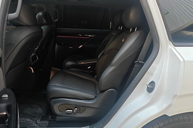 Used Dongfeng eπ eπ008 2024 210Max Range-Extended Version 6 Seats Left Rear Seat