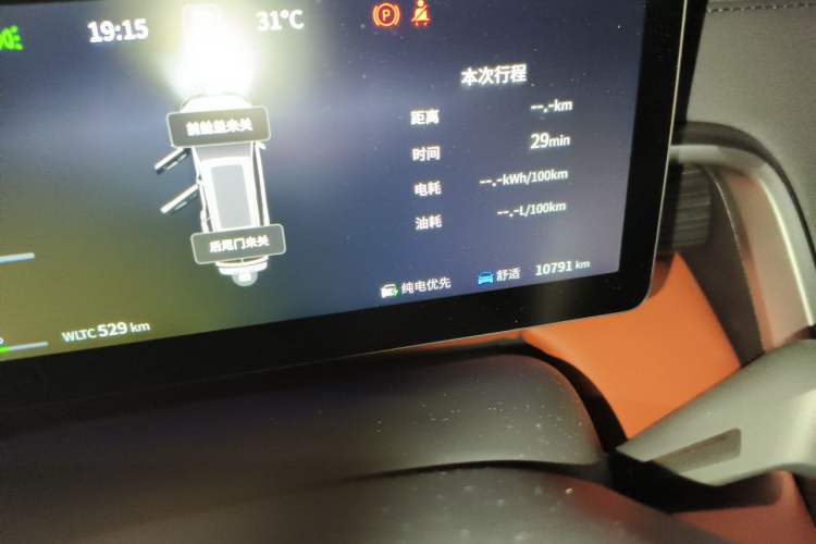 Used Dongfeng eπ eπ008 2024 210Max Range-Extended Version 6 Seats Odometer Close Up