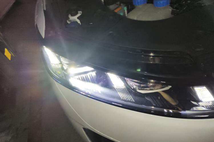 Used Dongfeng eπ eπ008 2024 210Max Range-Extended Version 6 Seats Right Front Headlight