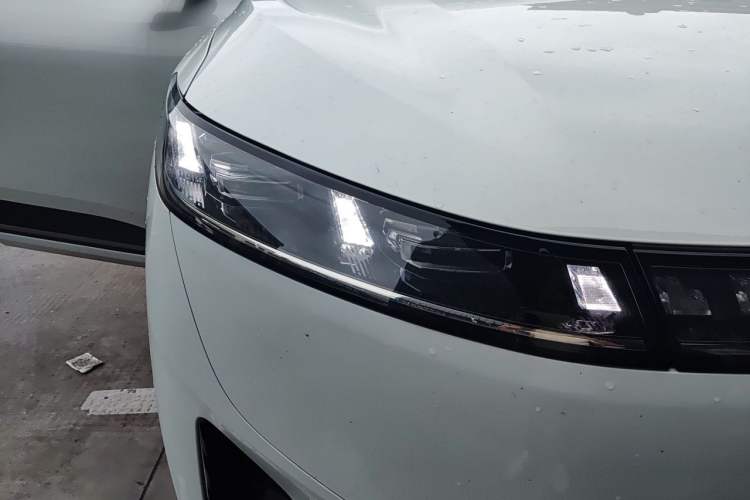Used Dongfeng eπ eπ008 2024 636Max All-Electric Version 6 Seats Right Front Headlight