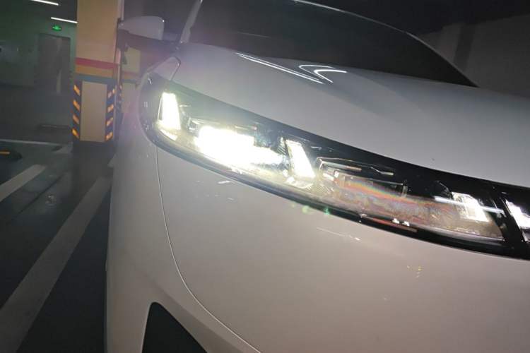 Used Dongfeng eπ eπ008 2024 210Max Range-Extended Version 6 Seats Right Front Headlight
