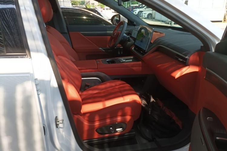 Used Dongfeng eπ eπ008 2024 210Max Range-Extended Version 6 Seats Right Front Seat