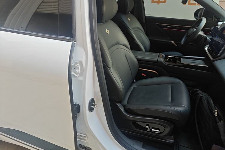 Used Dongfeng eπ eπ008 2024 210Max Range-Extended Version 6 Seats Right Front Seat