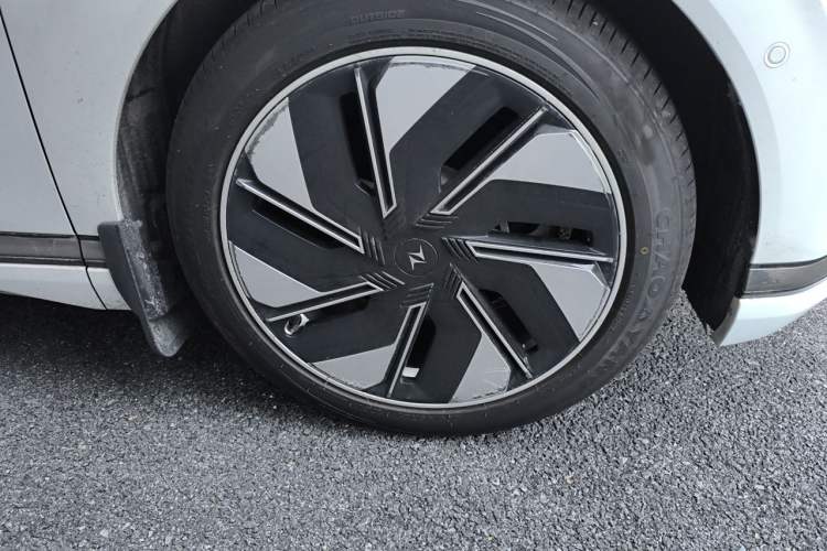 Used Dongfeng eπ eπ008 2024 636Max All-Electric Version 6 Seats Right Front Wheel Hub