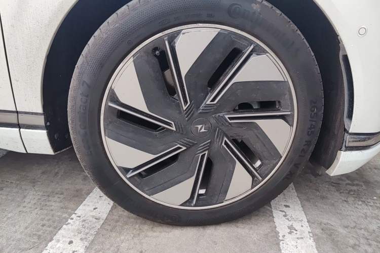 Used Dongfeng eπ eπ008 2024 636Max All-Electric Version 6 Seats Right Front Wheel Hub