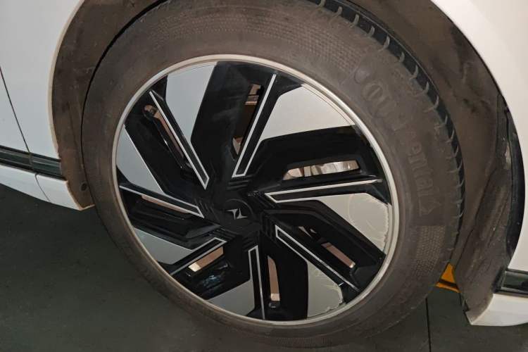 Used Dongfeng eπ eπ008 2024 210Max Range-Extended Version 6 Seats Right Front Wheel Hub