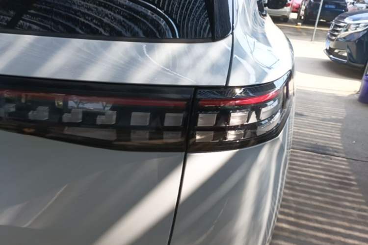 Used Dongfeng eπ eπ008 2024 210Max Range-Extended Version 6 Seats Right Rear Taillight