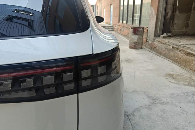 Used Dongfeng eπ eπ008 2024 210Max Range-Extended Version 6 Seats Right Rear Taillight