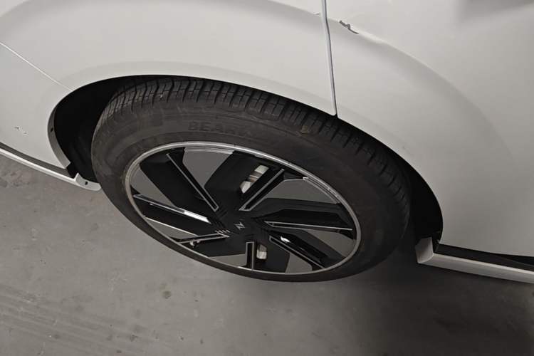 Used Dongfeng eπ eπ008 2024 636Max All-Electric Version 6 Seats Right Rear Wheel Hub