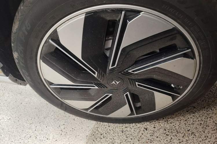 Used Dongfeng eπ eπ008 2024 210Max Range-Extended Version 6 Seats Right Rear Wheel Hub