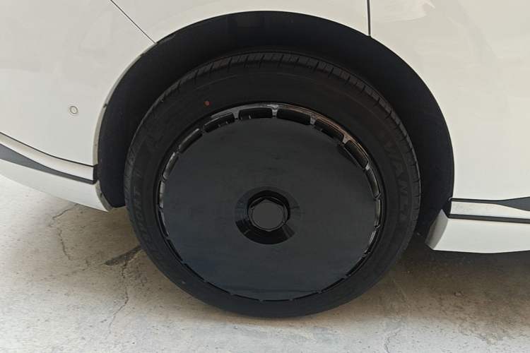 Used Dongfeng eπ eπ008 2024 210Max Range-Extended Version 6 Seats Right Rear Wheel Hub