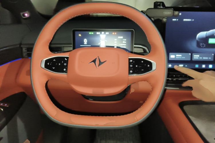 Used Dongfeng eπ eπ008 2024 210Max Range-Extended Version 6 Seats Steering Wheel